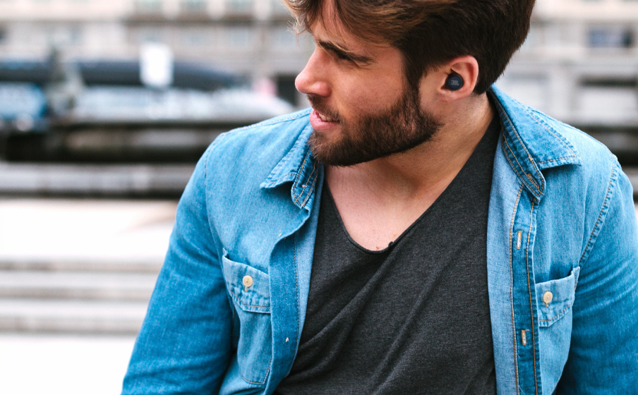 JBL Live Free NC+ TWS Un &eacute;couteur ou les deux, imm&eacute;diatement connect&eacute;s - Image